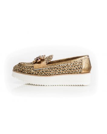 slip on tomaia intrecciata ed accessorio